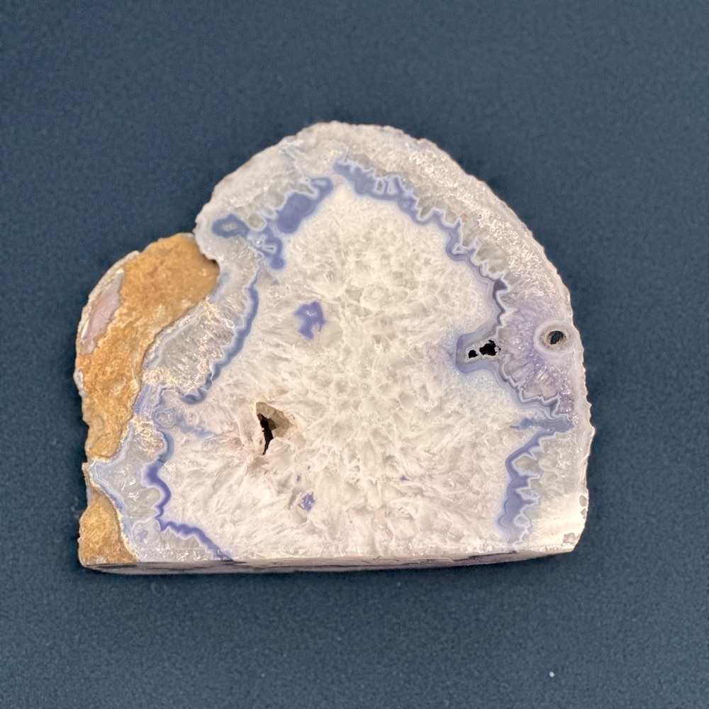 🪷Tranquility & Sophistication. Blue crystal rock home accent🪷 - Picture 4 of 7